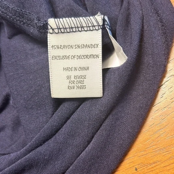 Women’s navy blue tank top size medium. - Picture 4 of 4